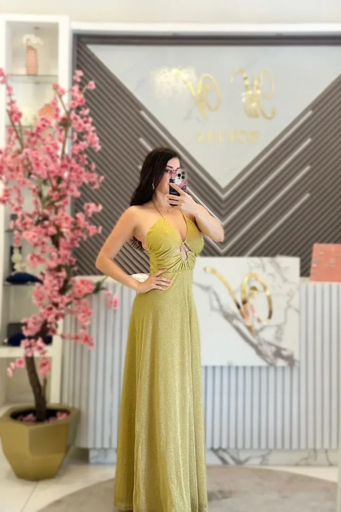 VESTIDO DORADO CON ESCOTE