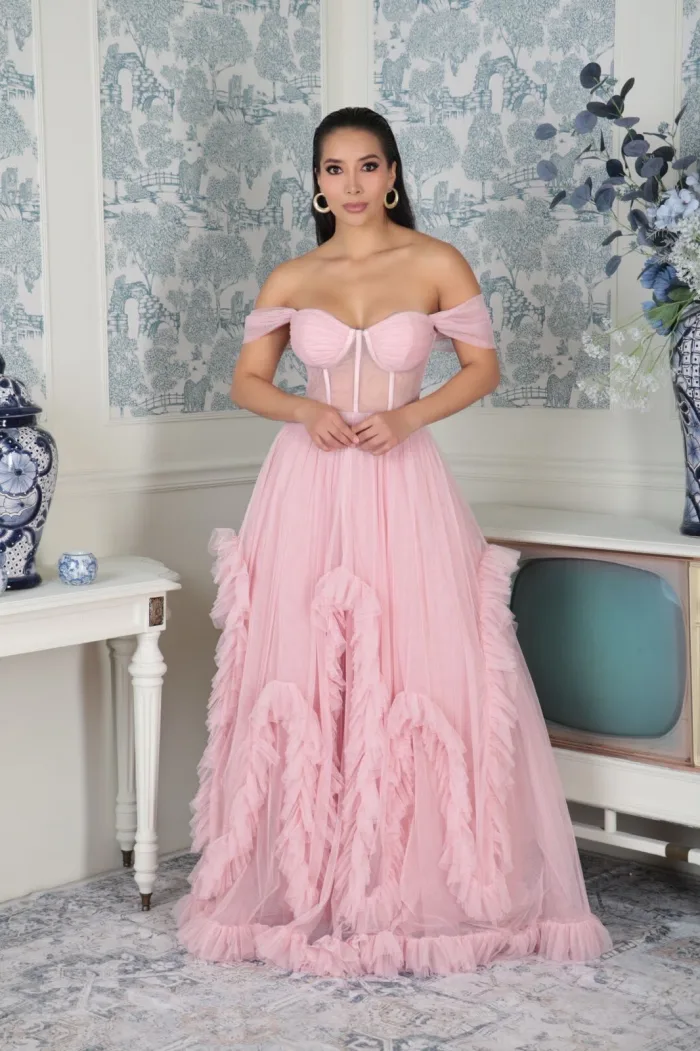 VESTIDO COLOR ROSA DE TUL CON CORTE CAMPECINO