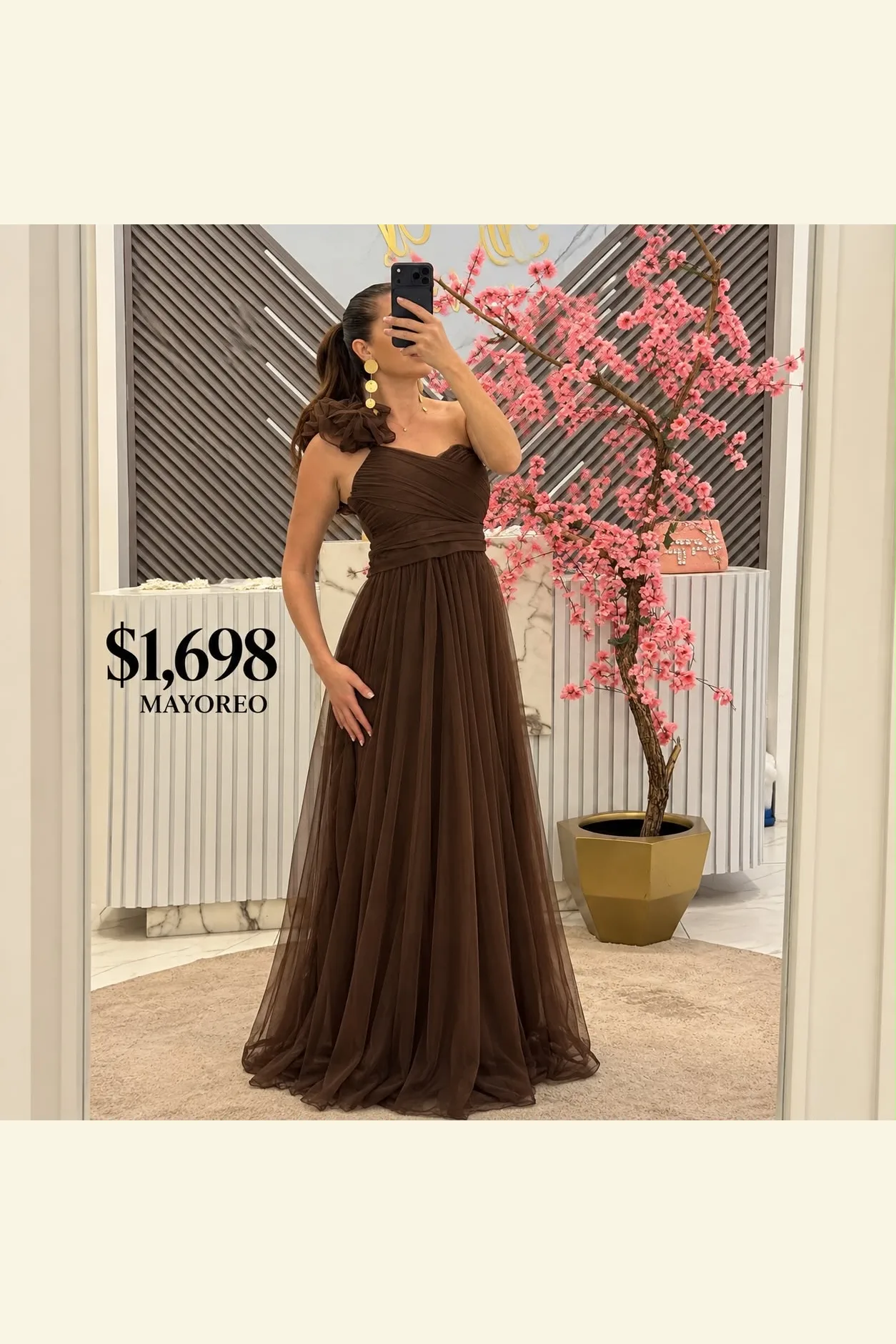 VESTIDO ASIMÉTRICO CORTE AMPLIO TUL CON DETALLE EN HOMBRO