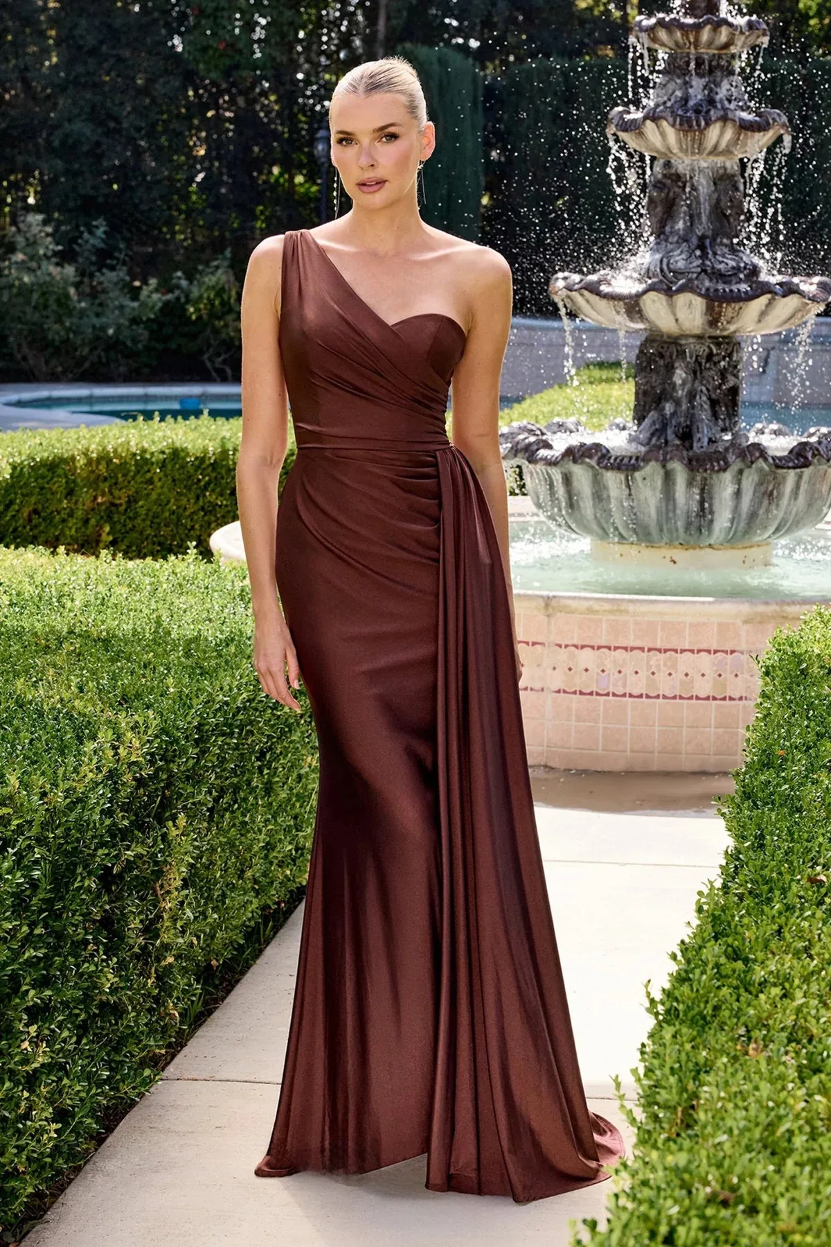 VESTIDO COLOR CAFÉ CON TIRANTE PT004