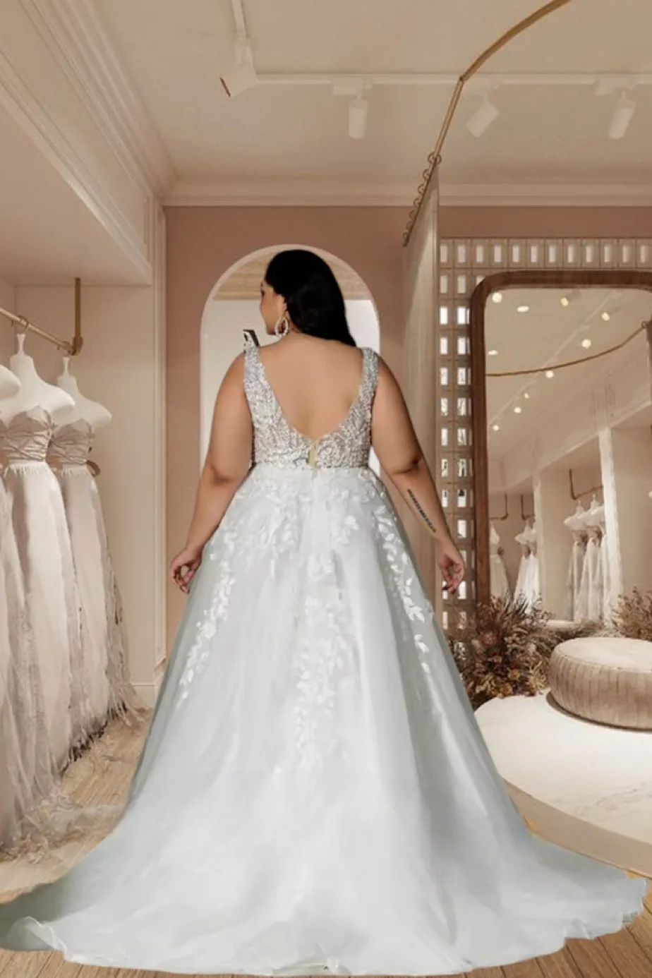 Vestido de novia corte, princesa, bordado en la parte alta con tirante grueso y tul en la falda, vista 2