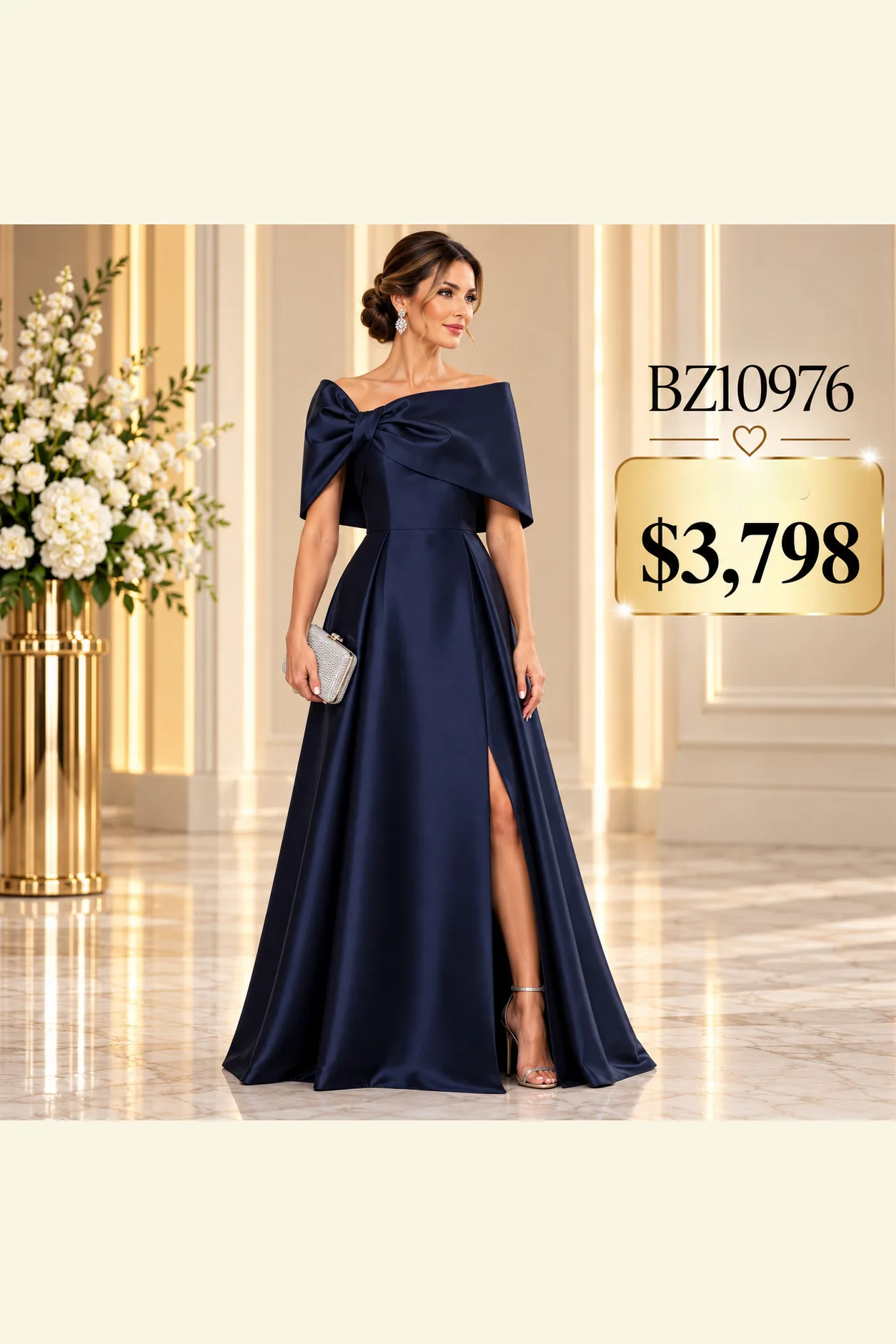 Vestido en azul marino, con abertura en pierna de corte a