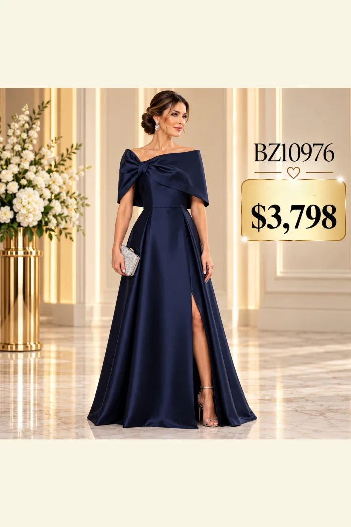 Vestido en azul marino, con abertura en pierna de corte a