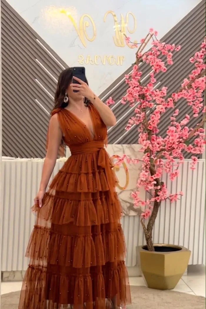VESTIDO MIDI TUL ESCOTE EN V PASTELONES APLICACIÓN PERLAS CHEDRON