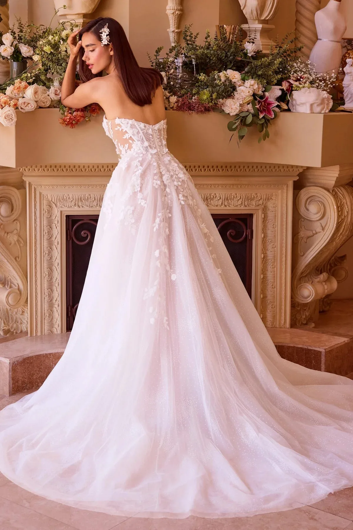 Vestido sin tirantes presenta un escote corazón y un corpiño transparente WL032, vista 2