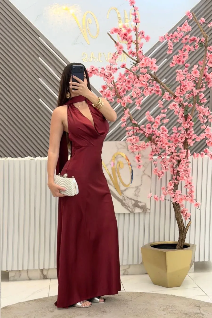 VESTIDO COLOR BURGUNDY, CON ESCOTE EN LA ESPALDA