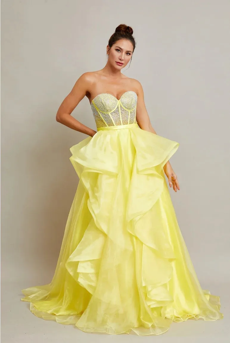 VESTIDO COLOR AMARILLO, STRAPLE CON PEDRERÍA
