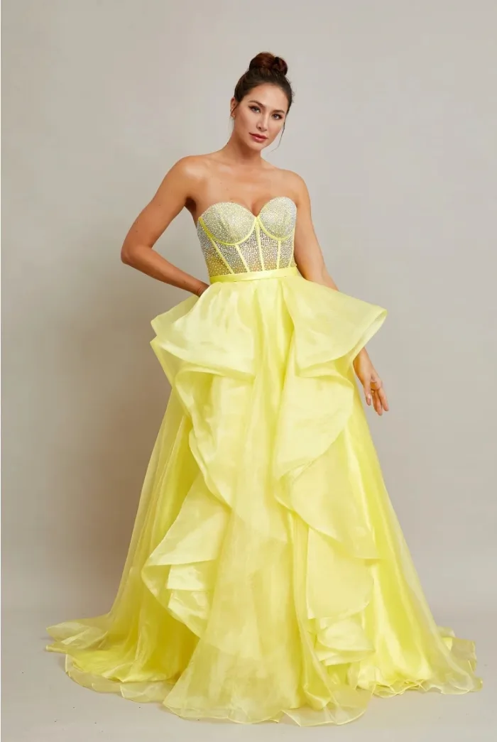 VESTIDO COLOR AMARILLO, STRAPLE CON PEDRERÍA