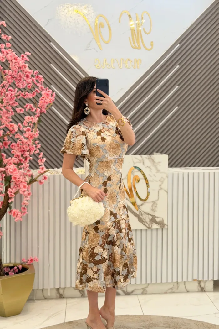 VESTIDO MIDI CON MANGAS CORTAS