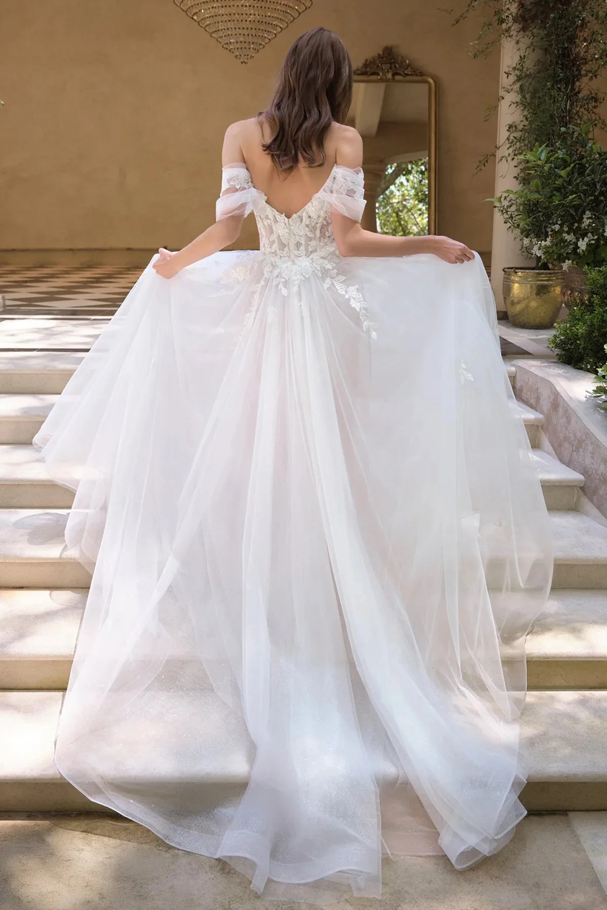 Vestido de novia blanco con encaje y tul, vista 3