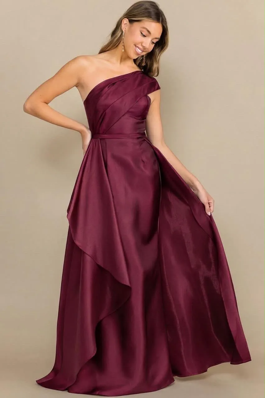 VESTIDO COLOR TINTO ASIMÉTRICO