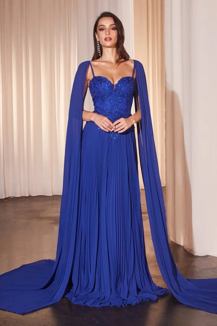 VESTIDO AZUL CON MANGAS TIPO CAPA
