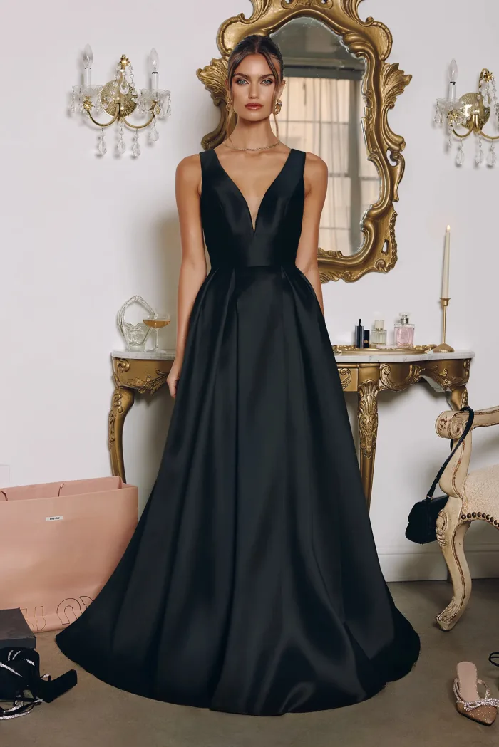 VESTIDO NEGRO CORTE A T814