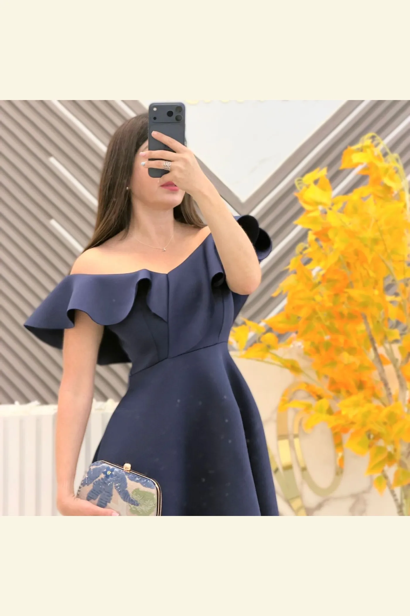VESTIDO MIDI AZUL MARINO DE NEOPRENO CORTE CAMPECINO, vista 2