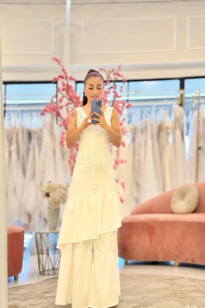 VESTIDO MIDI BLANCO ESCITE EN V ASIMÉTRICO PASTELONES