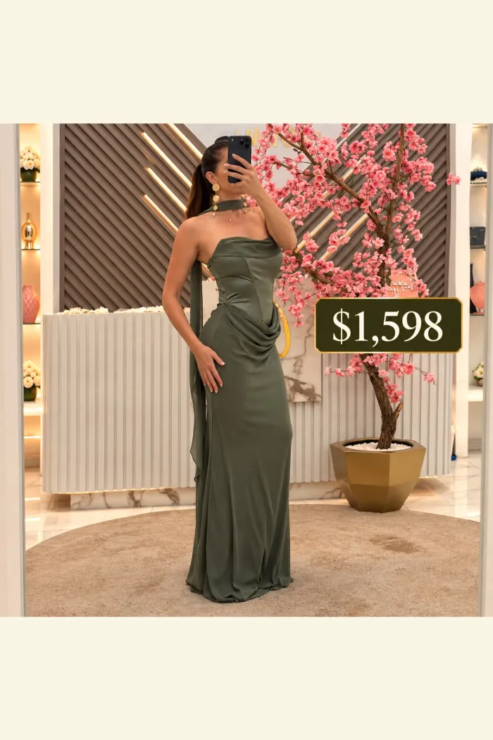 Vestido verde, olivo, un corset y mascada el cuello