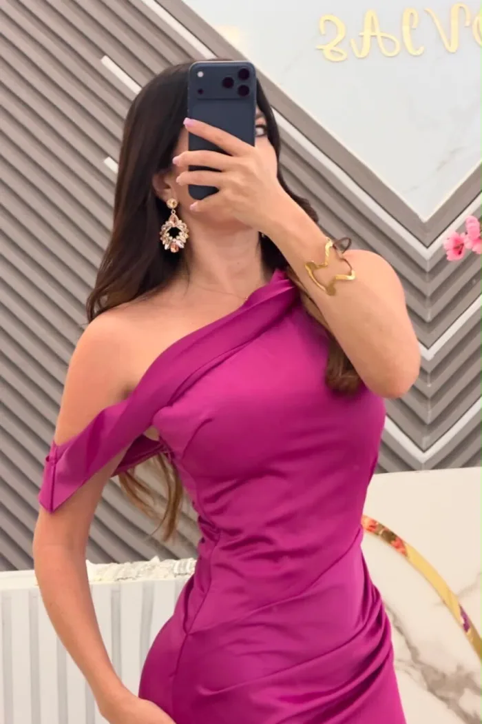 VESTIDO COLOR MAGENTA SATINADO