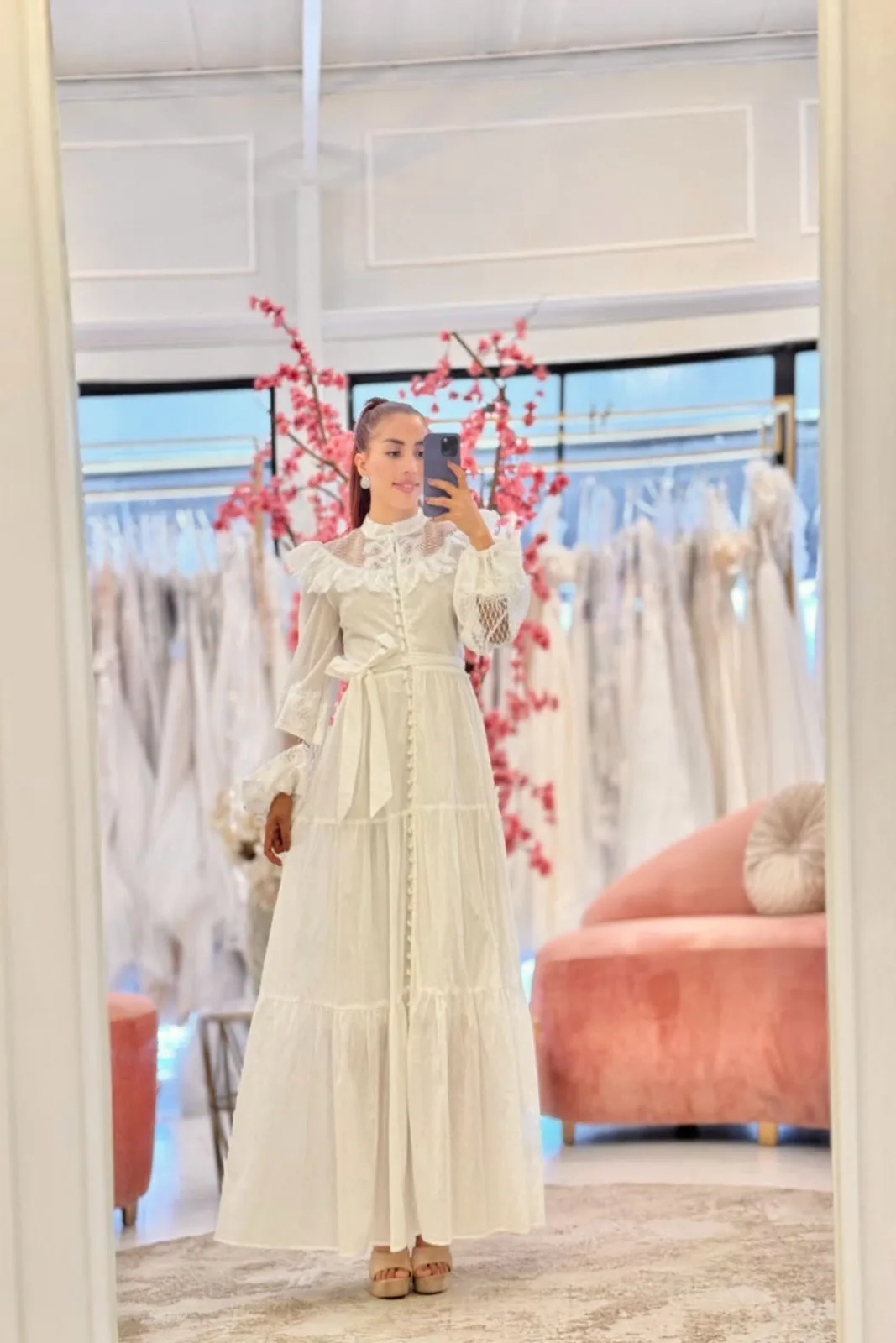 VESTIDO MIDI BLANCI MANGA LARGA OLANES CUELLO ALTO BOTONES