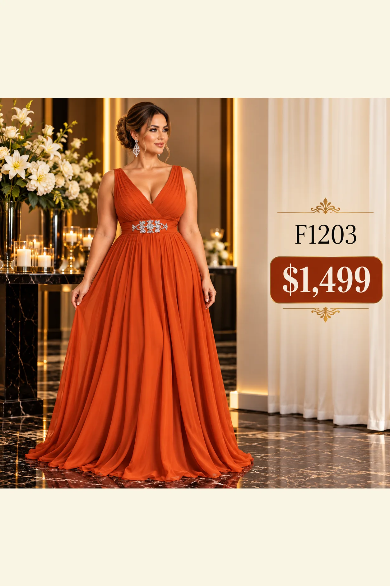Vestido en color naranja, sin mangas, con aplicación en la cintura de Pedreria