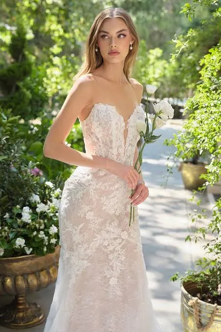NOVIA SIRENA IVORY STRAPLE APLICACIÓN EN PIEDRAS MOD.  WL072, vista 2