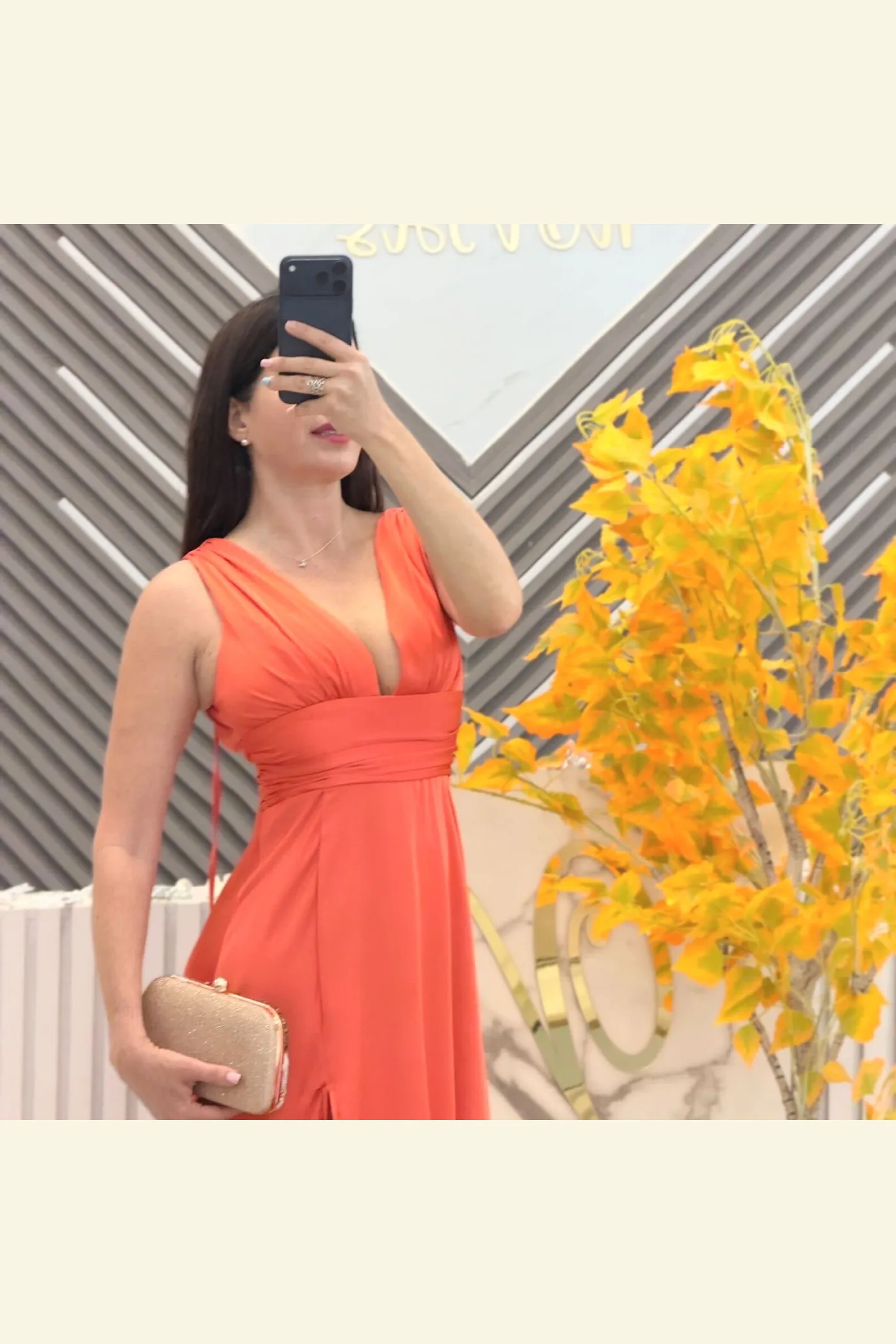 VESTIDO COLOR NARANJA CON ABERTURA EN LA PIERNA, vista 2