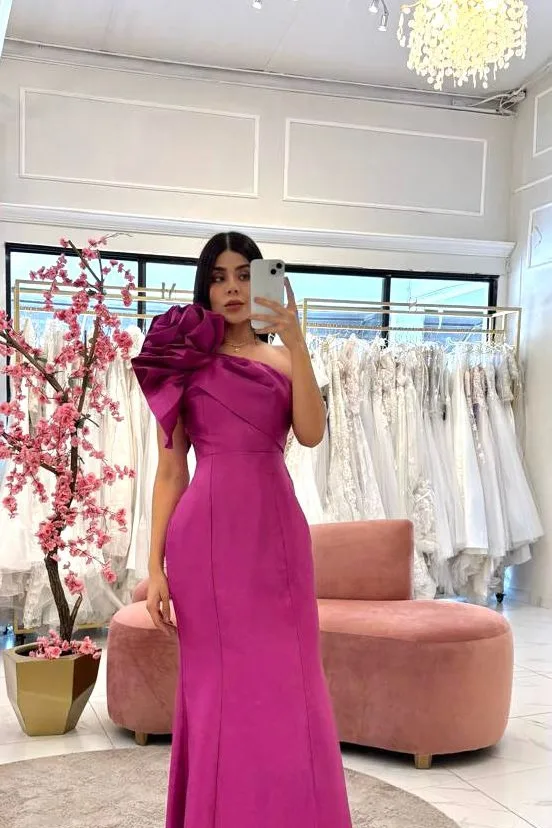 VESTIDO FIESTA SIRENA AUN HOMBRO CON FLOR FISUHIA