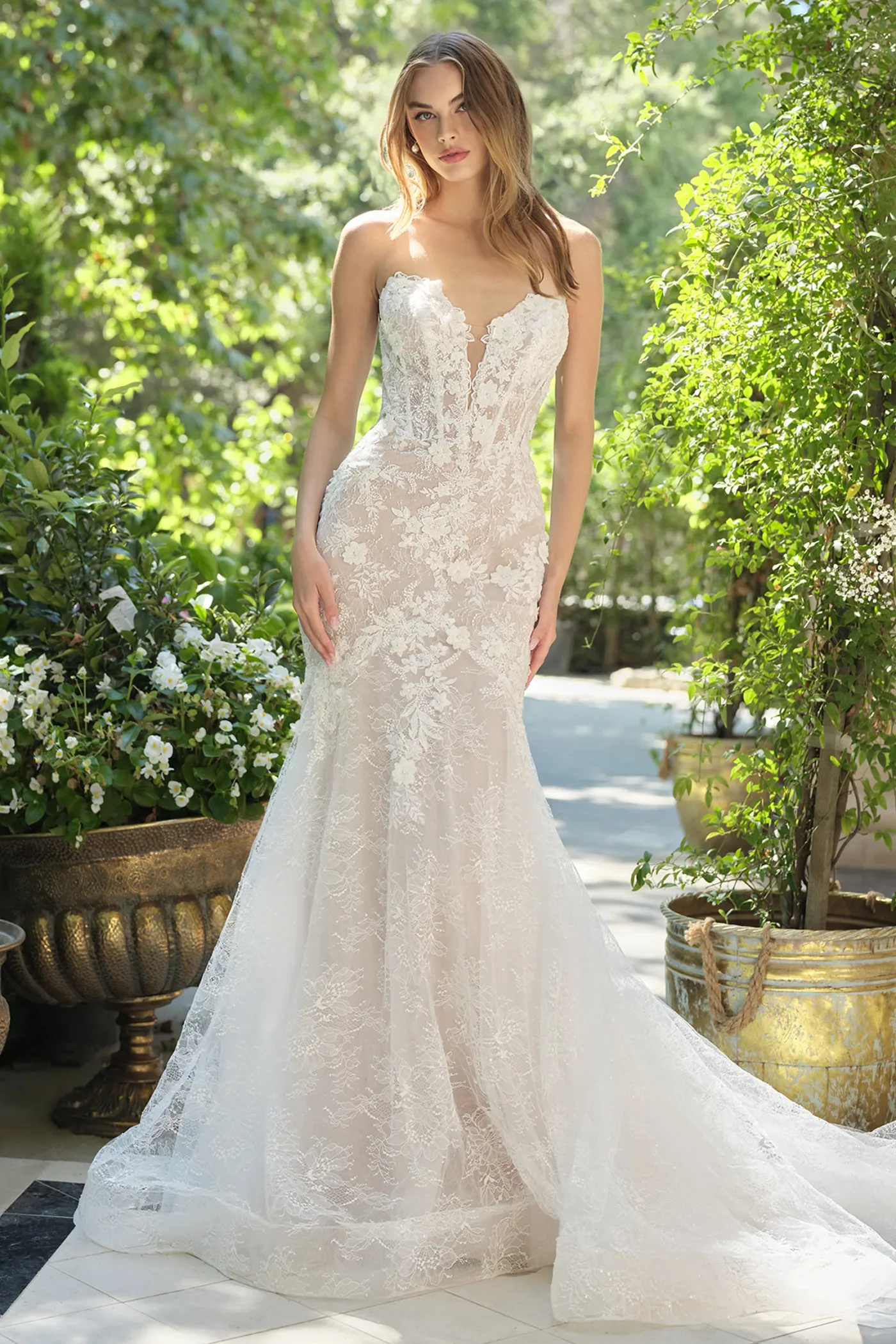 NOVIA SIRENA IVORY STRAPLE APLICACIÓN EN PIEDRAS MOD.  WL072