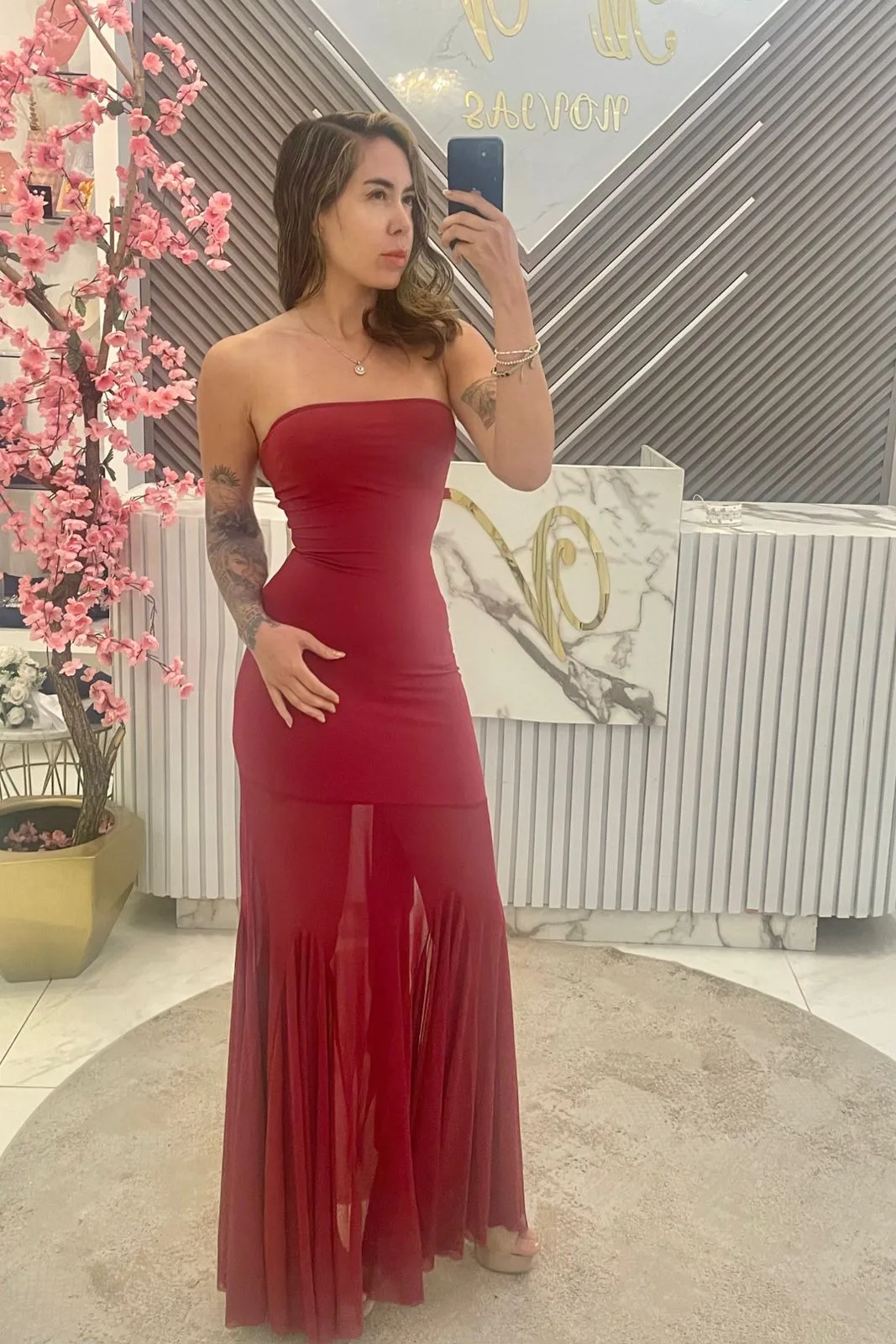 Vestido tinto de Gasa con transparencia