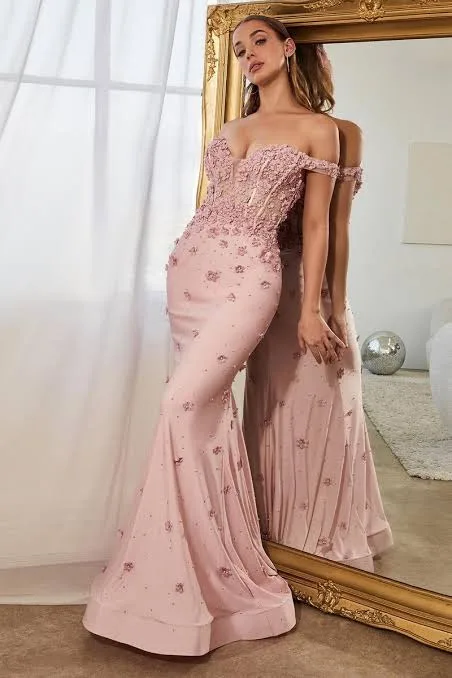 Vestido Rosa, en Flores 3D con hombros descubiertos