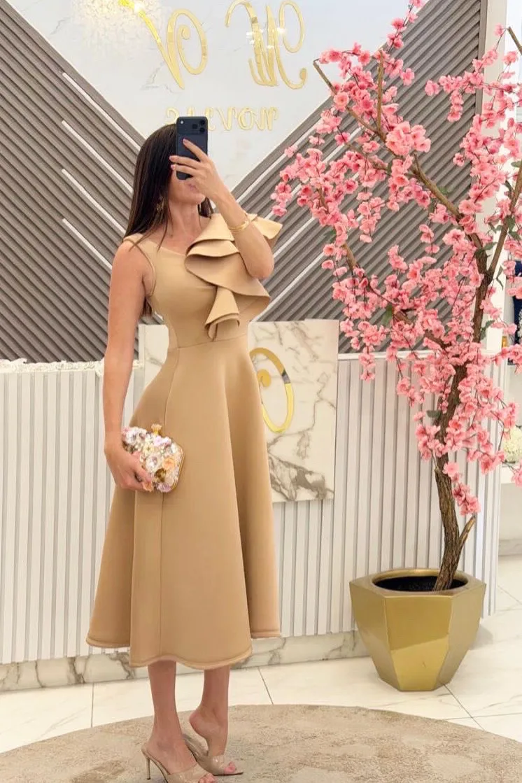 VESTIDO MIDI CON OLAN