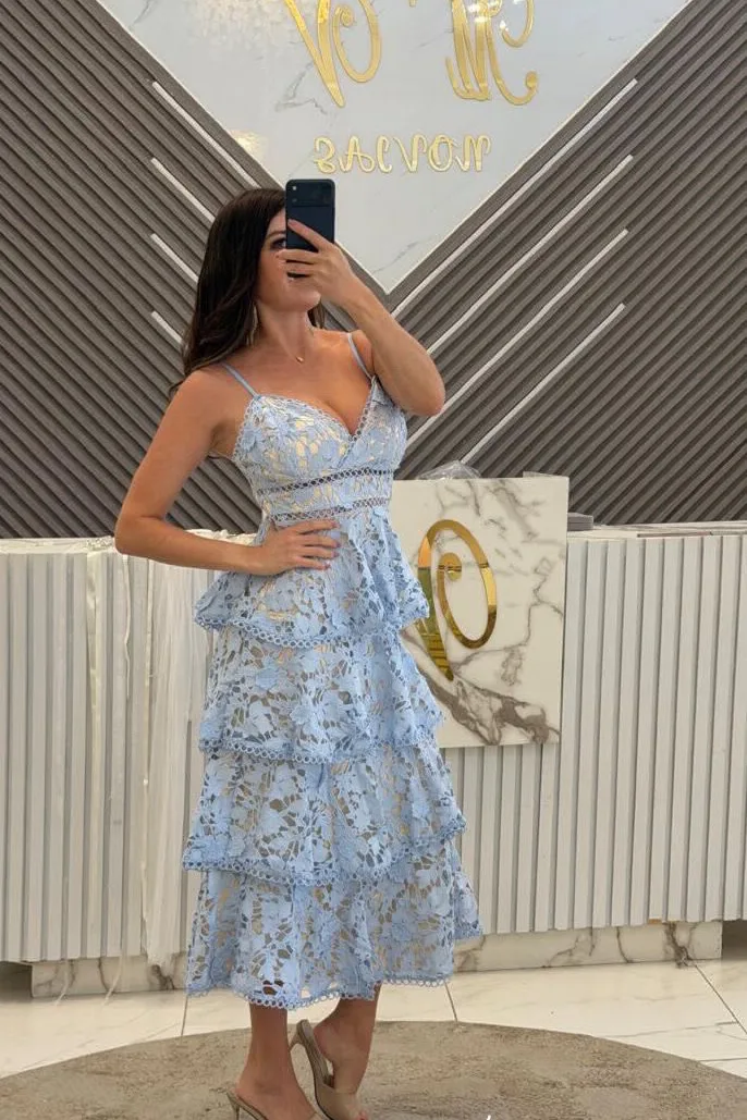VESTIDO MIDI AZUL CON OLANES