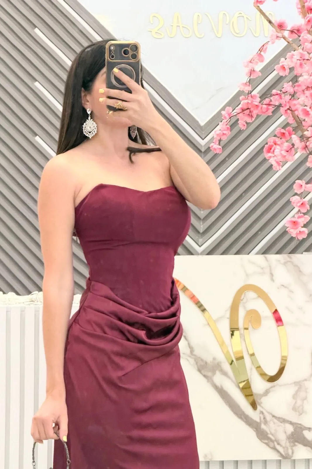 VESTIDO COLOR TINTO, STRAPLE