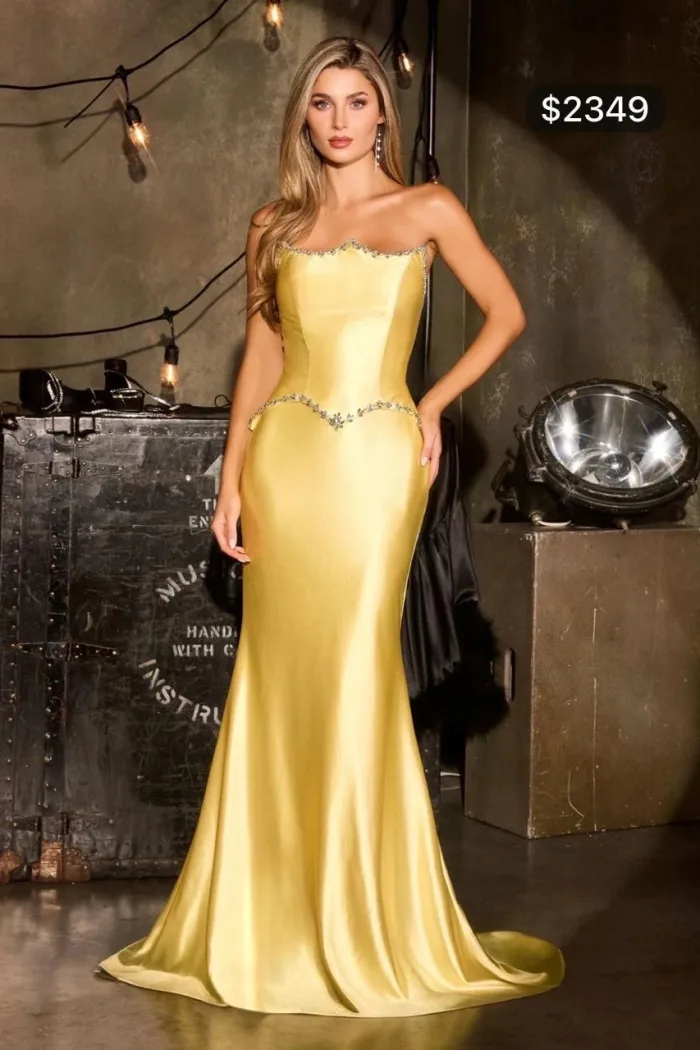 Vestido de fiesta dorado sin tirantes