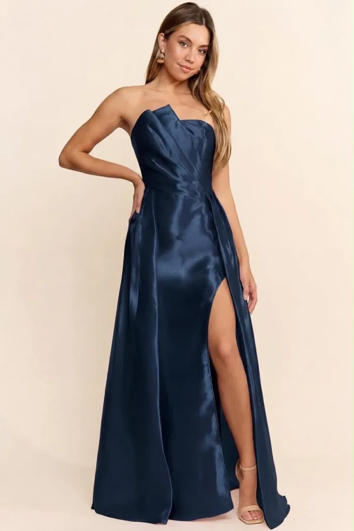VESTIDO AZUL MARINO ESTRAPLE