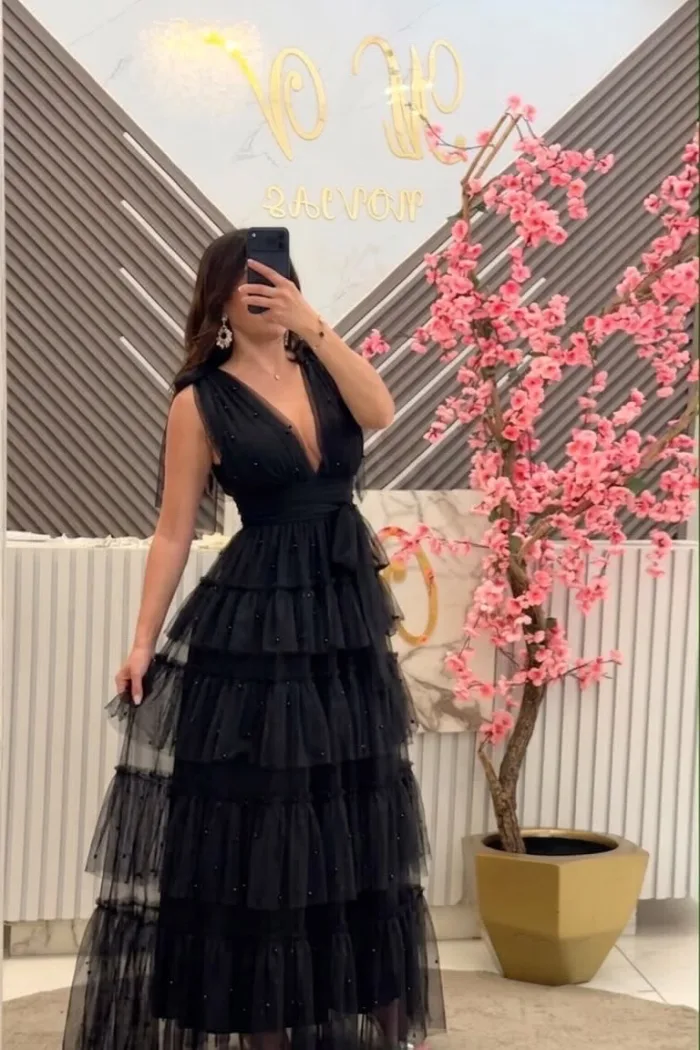 VESTIDO MIDI TUL ESCOTE EN V PASTELONES APLICACIÓN PERLAS NEGRO