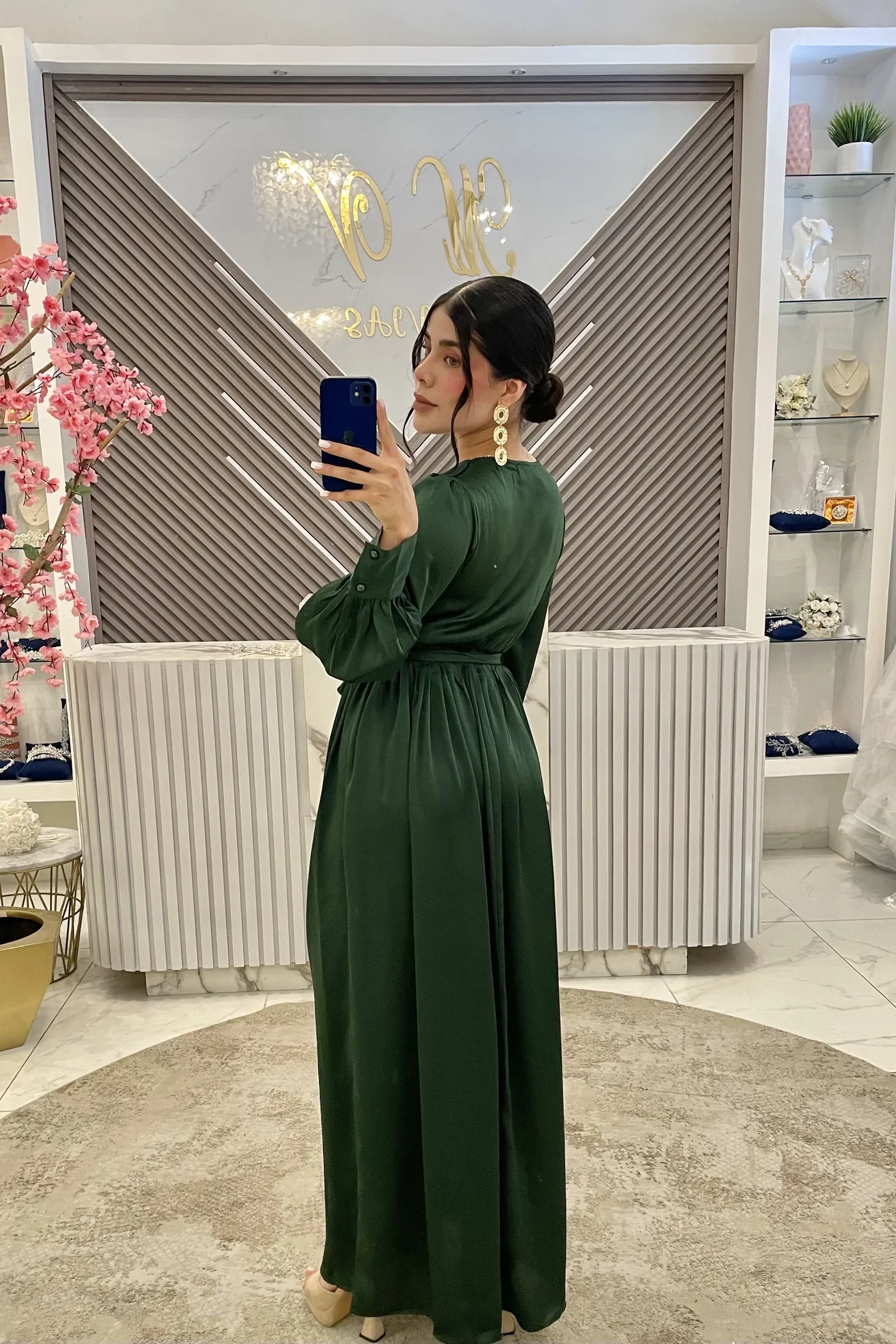 Vestido satinado verde con cinturón escote V, vista 2