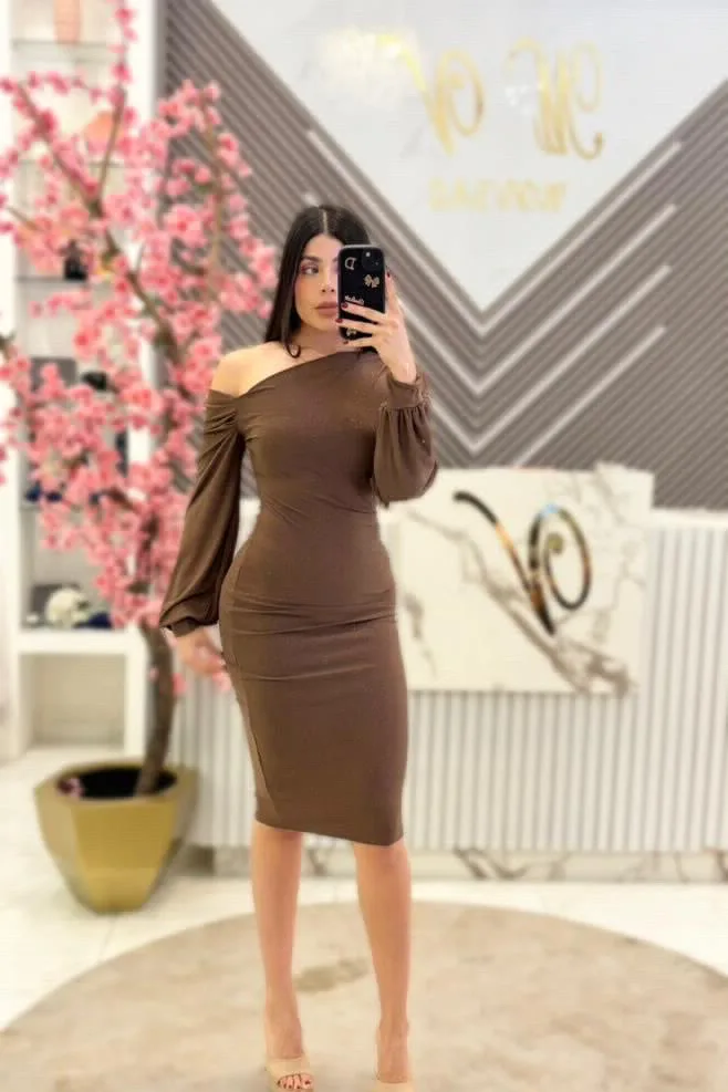 VESTIDO MIDI, CAFÉ CON MANGAS