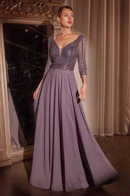 Vestido de fiesta, color, lavanda, con manga al codo y bordado