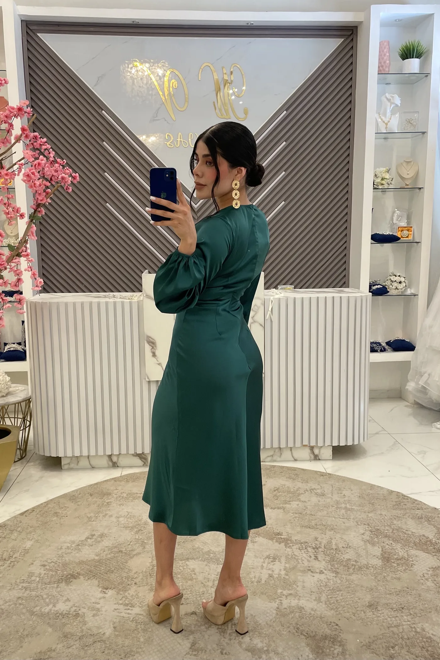 Vestido midi manga larga verde esmeralda, vista 2
