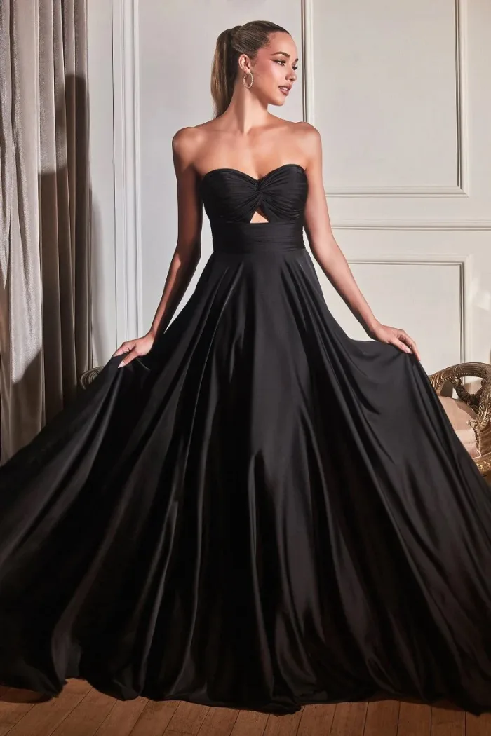 VESTIDO COLOR NEGRO, STRAPLE EN CORTE A 7496