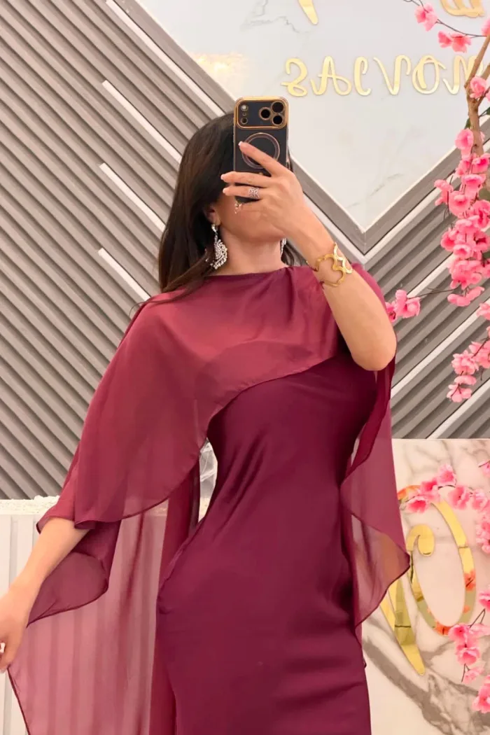 VESTIDO TINTO STRAPLE CON CAPA