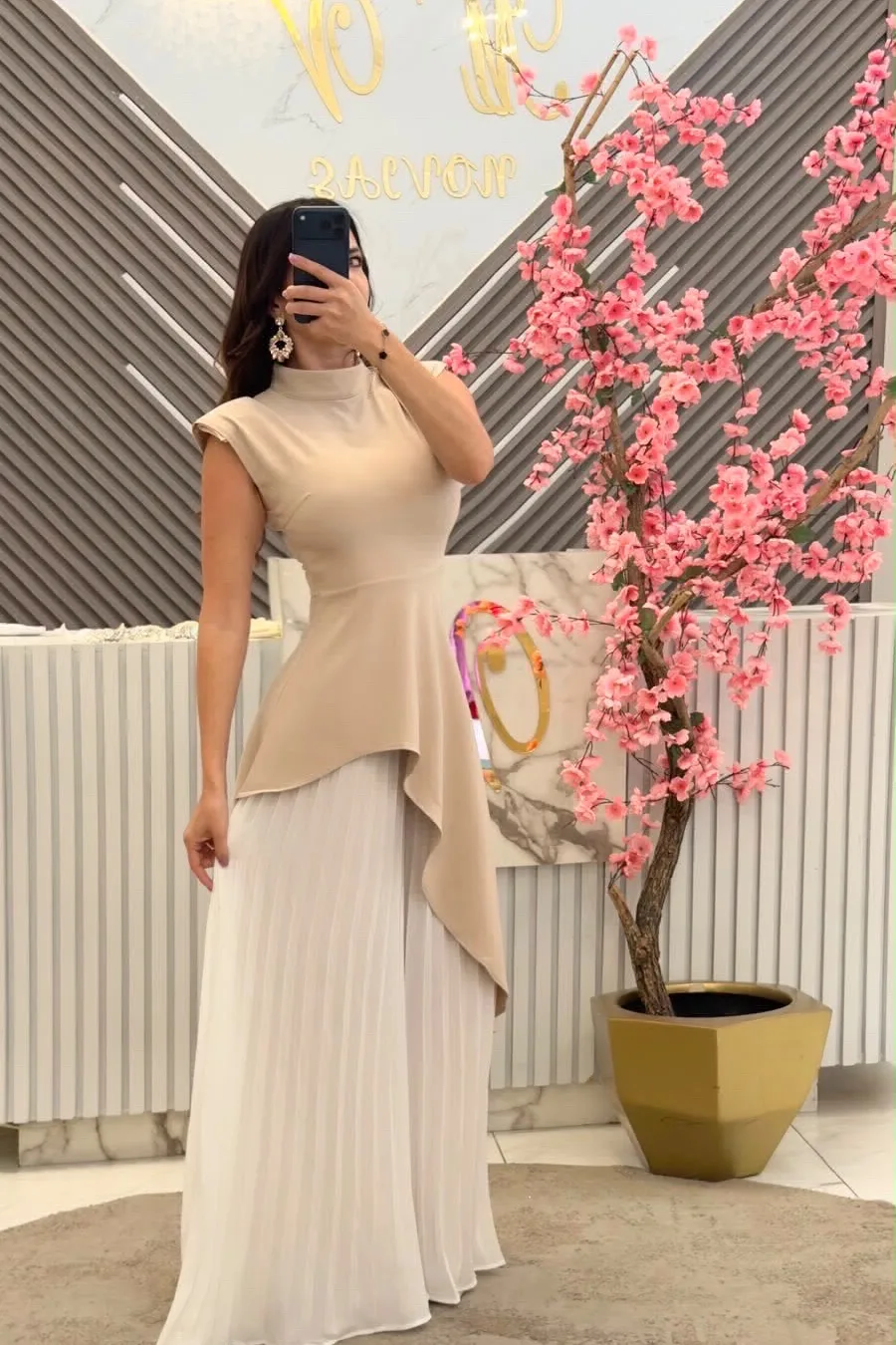CONJUNTO BLANCO CON NUDE ASIMÉTRICO, vista 2