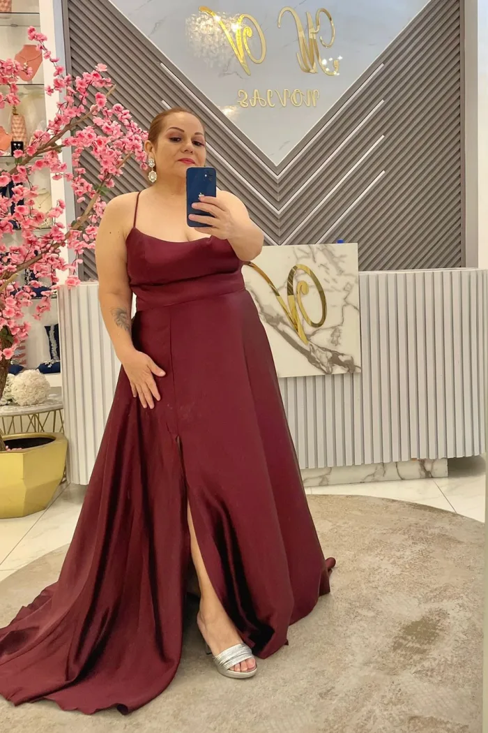 Vestido tinto de satín de tirantes en talla extra