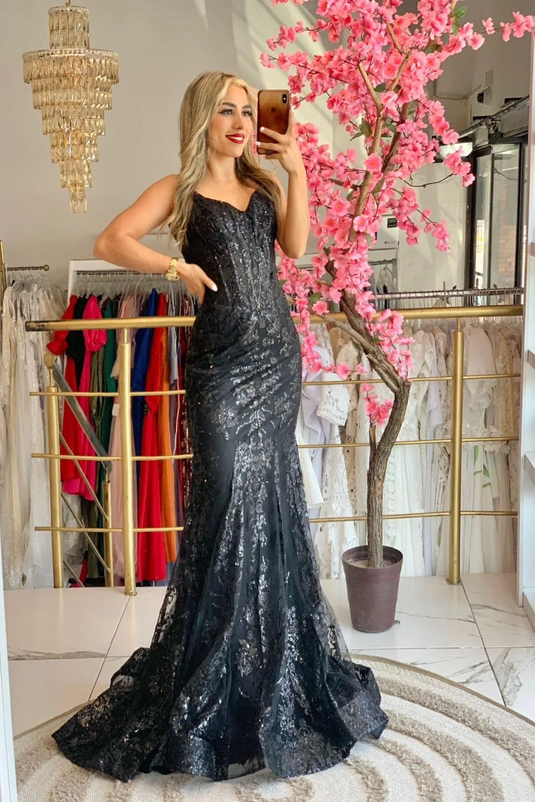 VESTIDO FIESTA SIRENA LENTEJUELA FIUSHIA y NEGRO