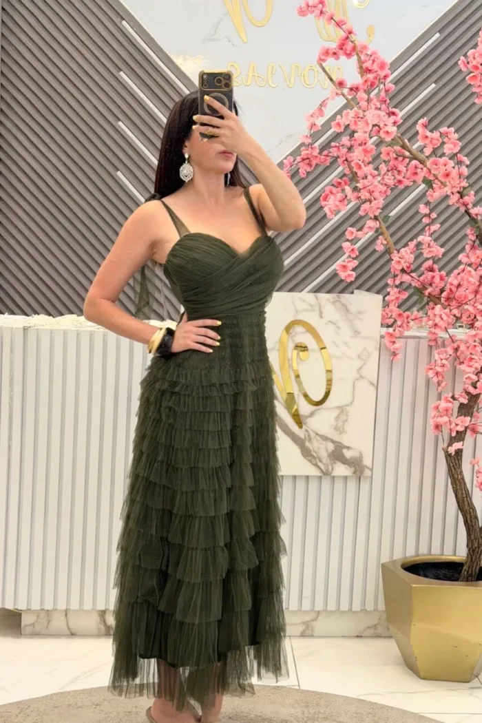 VESTIDO MIDI COLOR VERDE OLIVO DE TUL