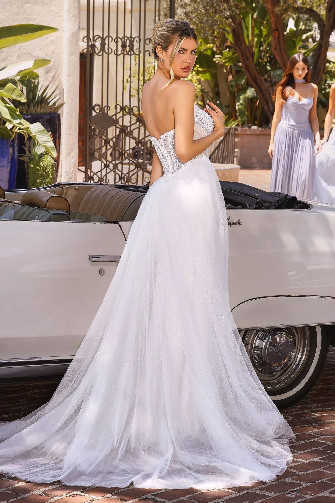 VESTIDO NOVIA  STRAPLE CON CAUDA DESMONTABLE BORDADO CANUTILLO MOD. CC492W, vista 2