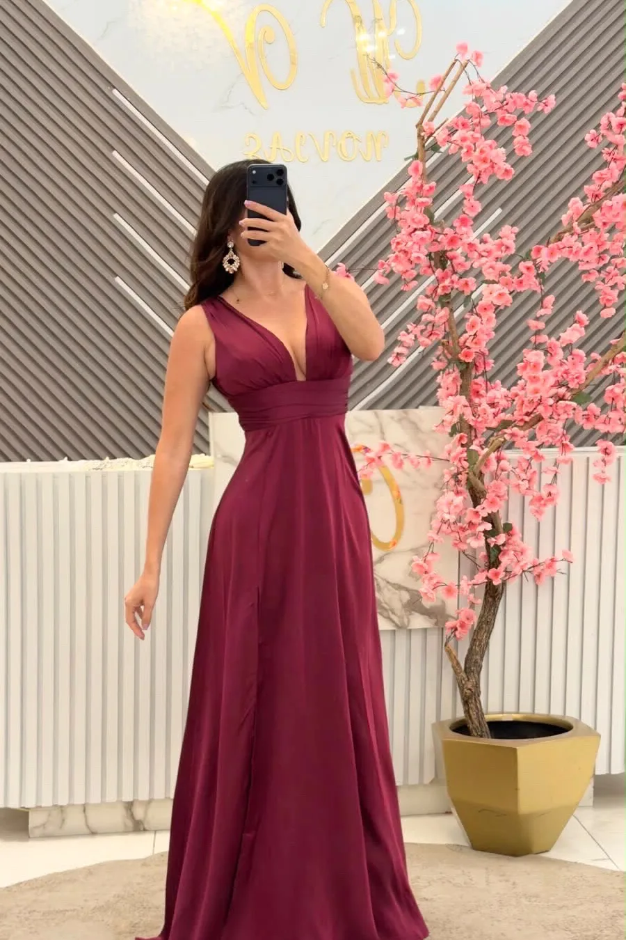 VESTIDO COLOR BURGUNDY CON ABERTURA EN LA PIERNA, vista 2
