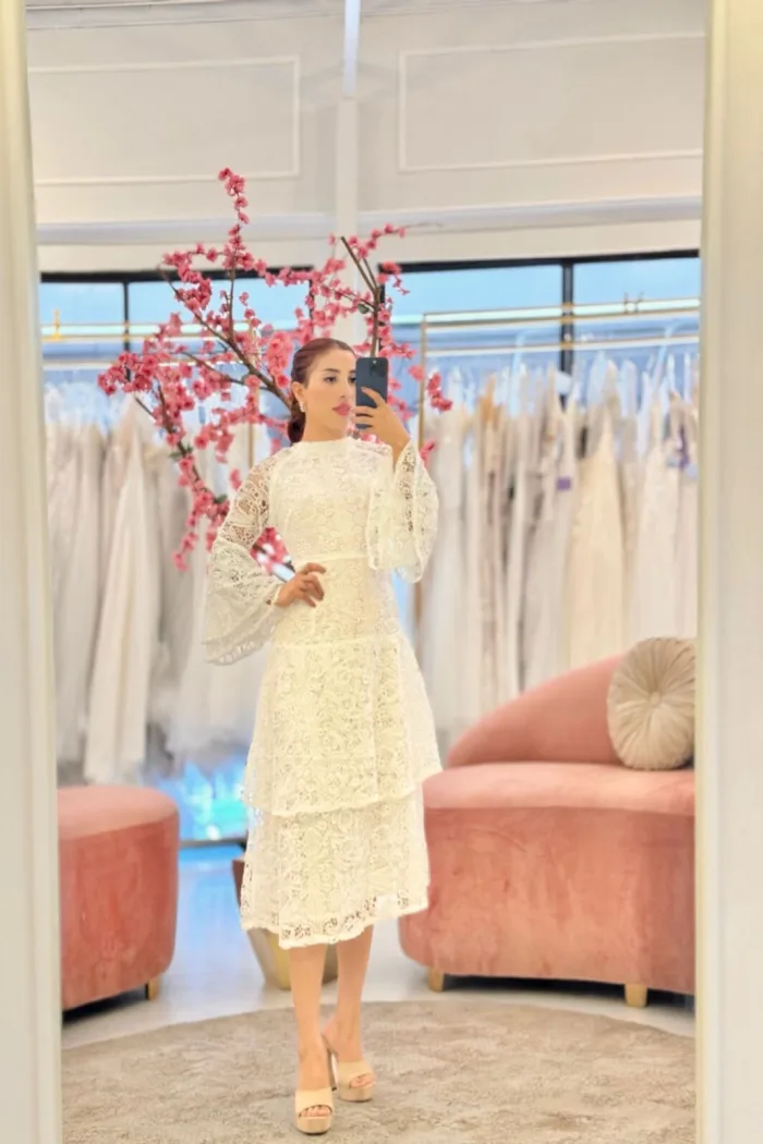 VESTIDO MIDI MANGA LARGA CAMPANA ENCAJE