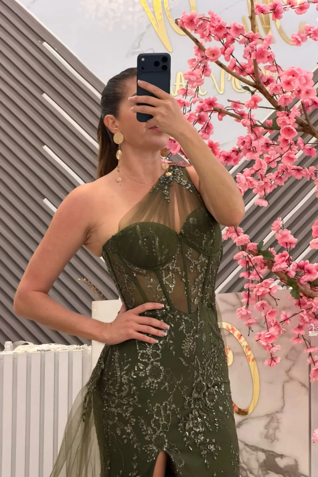 Vestido en Verde, ojo asimétrico bordado con Cauda, vista 2