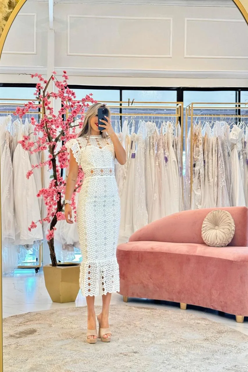 Vestido Blanco midi con un poco de manguita debajo de la rodilla en fino Encaje